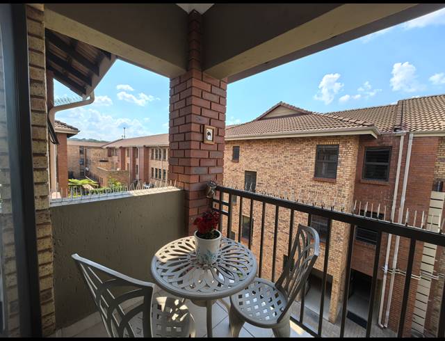 1 BEDROOM TOWNHOUSE FOR SALE IN OLIVEDALE